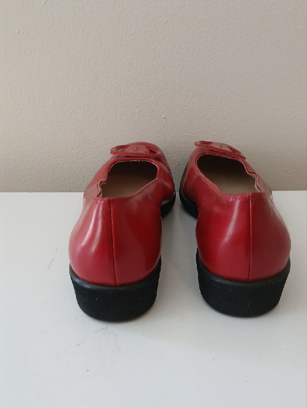 Salvatore Ferragamo Red Leather Flats with Signature Buckle - Picture 3 of 7